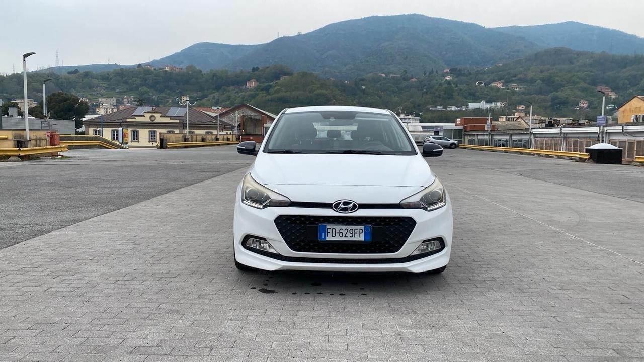 Hyundai i20 1.2 GPL 2016 – 115.000 km – perfetta Vendo Hyundai i20 GPL in condizioni davvero ottime, macchina tenuta con cura e sempre seguita. – anno 2016 – 115.000 km – benzina/GPL – unico proprietario – interni