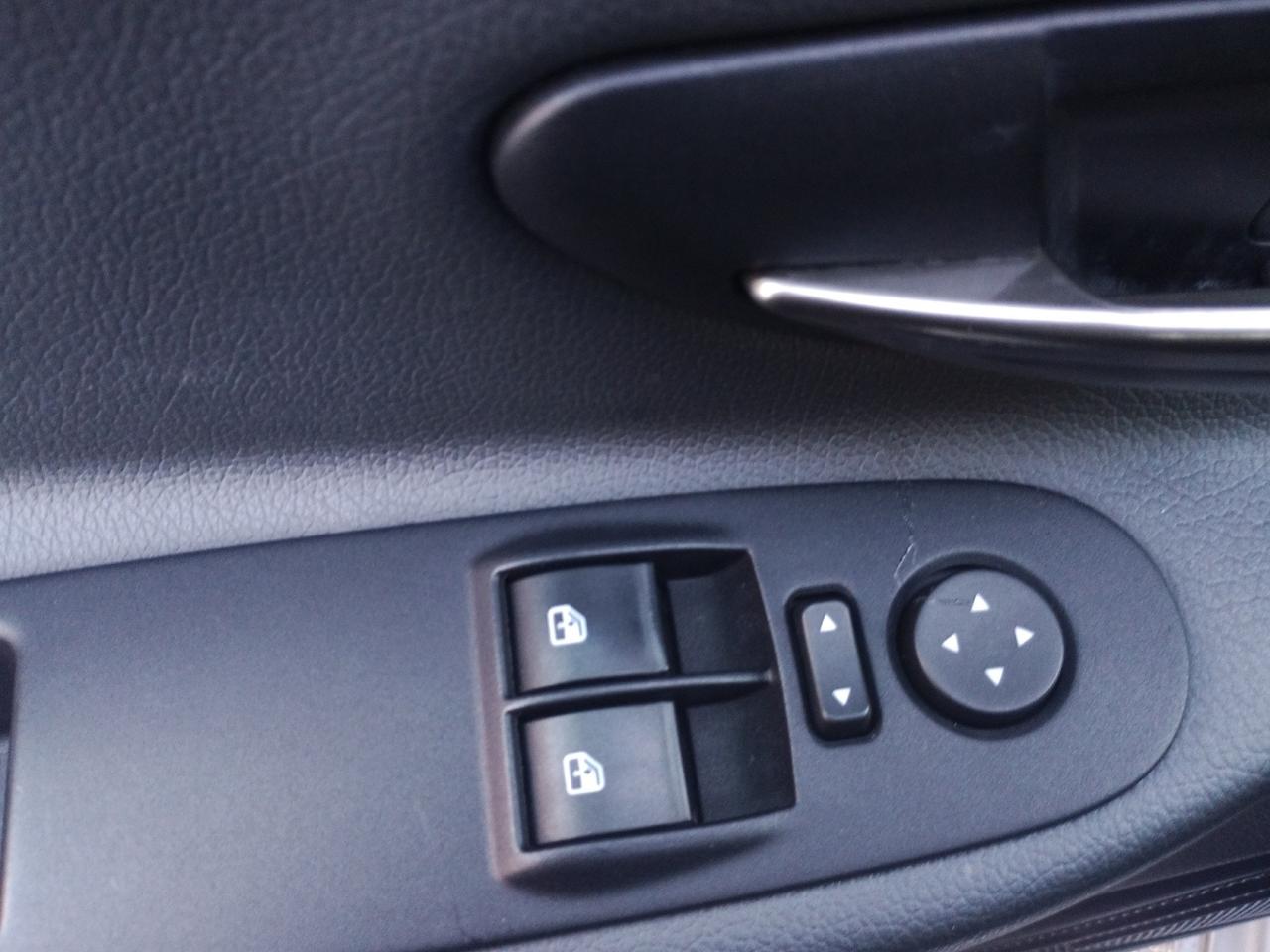 Lancia Ypsilon 5 Porte Ypsilon 1.2 8v Silver c/clima 69cv