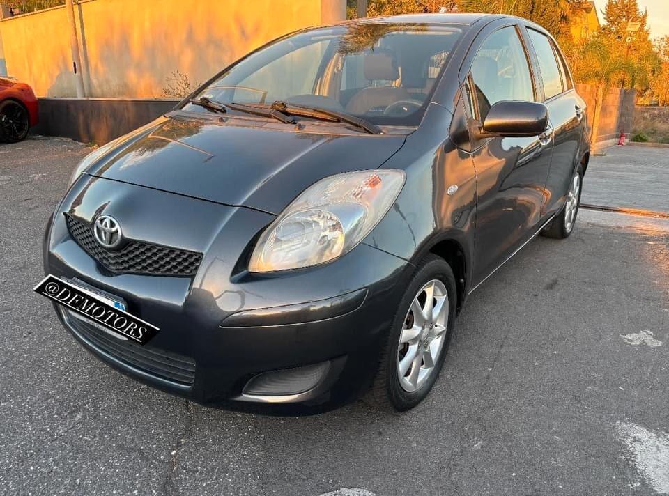 Toyota Yaris 1.0 5 porte