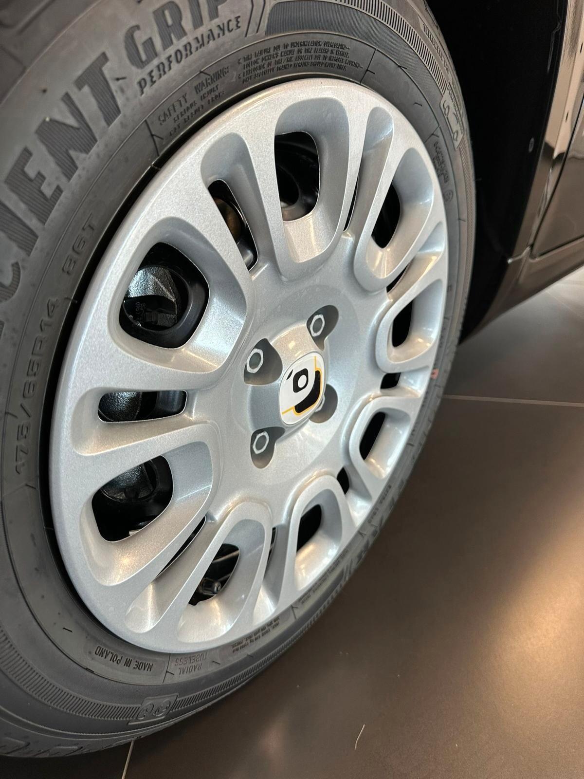 Fiat Panda 1.0 70 CV KM 0 disponibile Nero e bianca