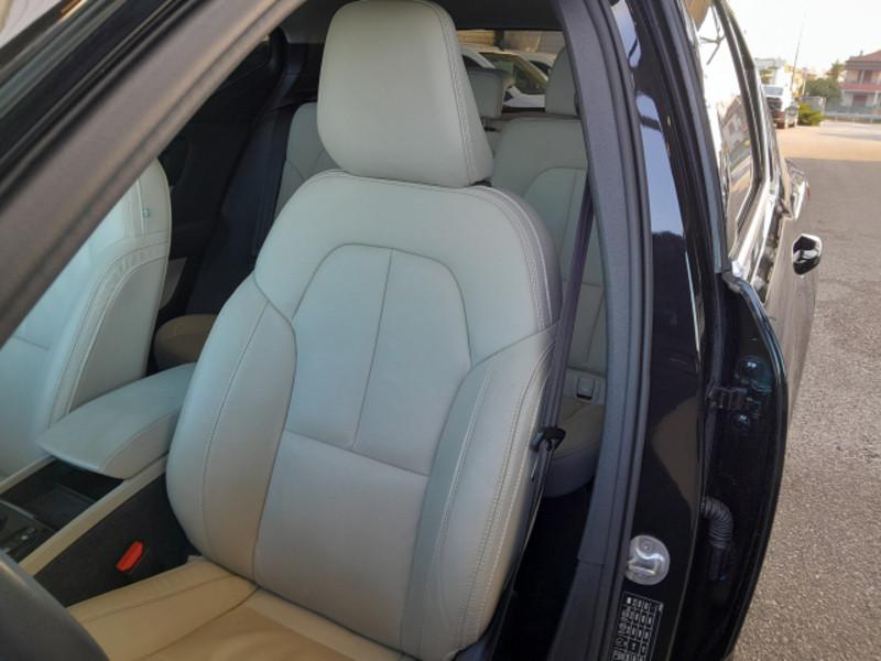 VOLVO XC40 T4 Recharge Plug-in auto Ultimate Bright