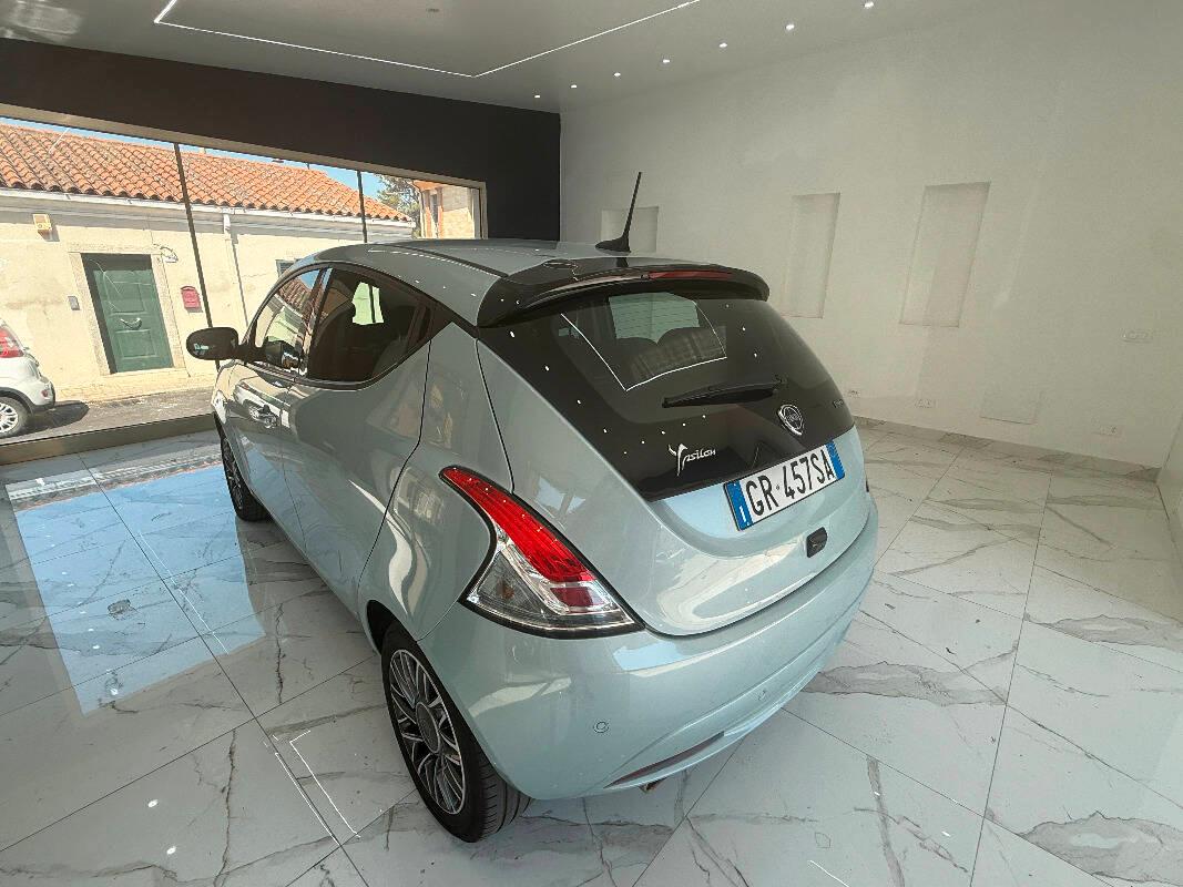 Lancia Ypsilon III LACIA YPSILON 1.0 firefly hybrid Gold s&s 70cv 5p.ti