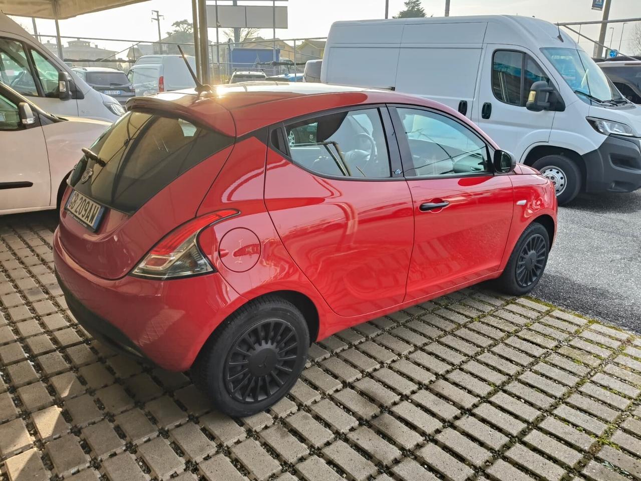 Lancia Ypsilon 1.2 69 CV 5 porte GPL Ecochic Monogram