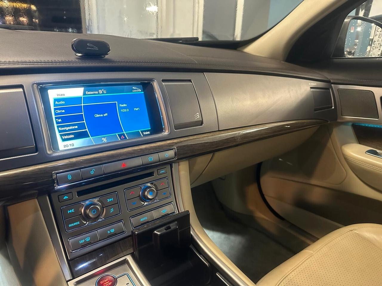 Jaguar XF 2.7D V6 Premium Luxury