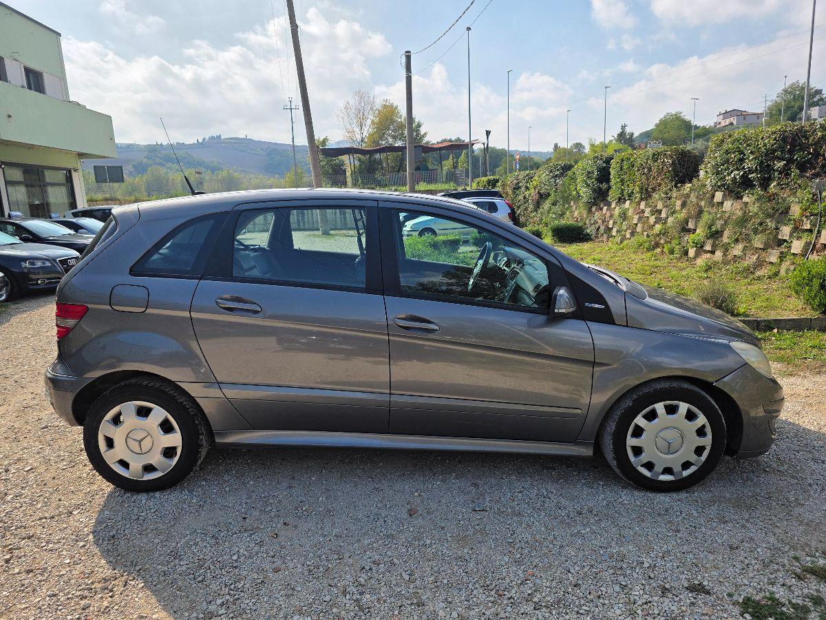 MERCEDES CLASSE B 180 METANO 2012 OK NEOPATENTATI
