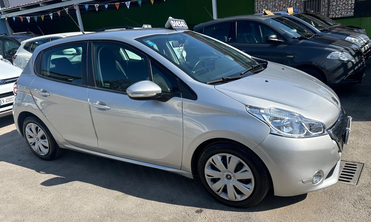 Peugeot 208 1.4 HDi 68 CV 5 porte Allure