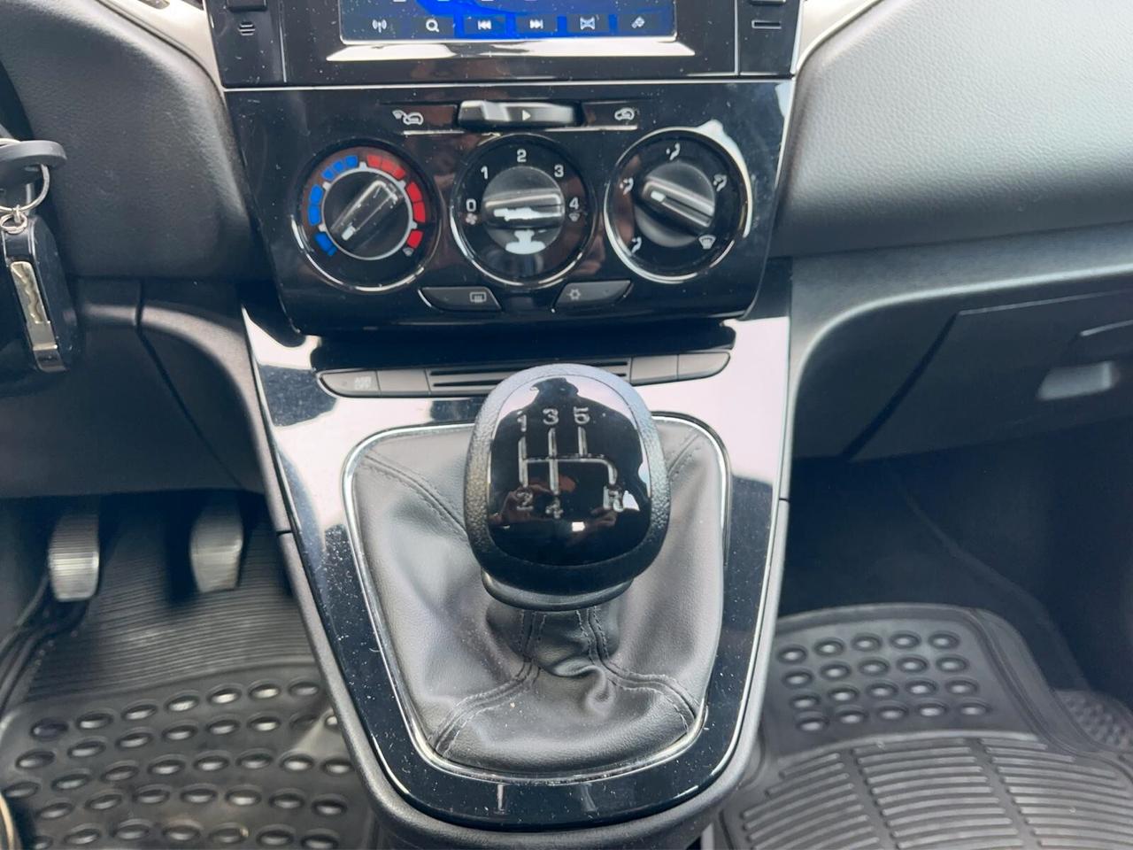 Lancia Ypsilon 1.2 69 CV 5 porte S&S Silver