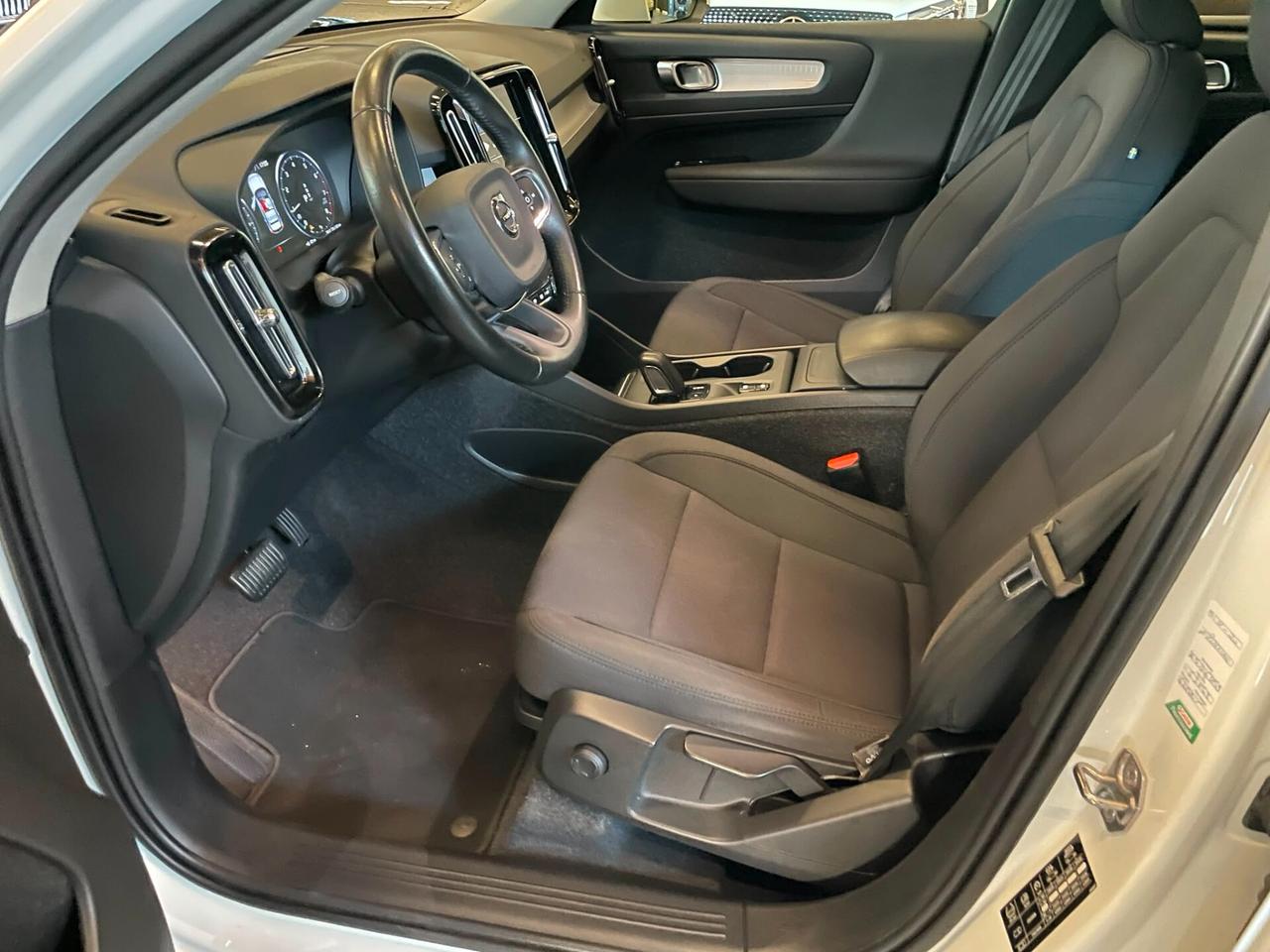 Volvo XC40 T2 Geartronic Momentum Core N1