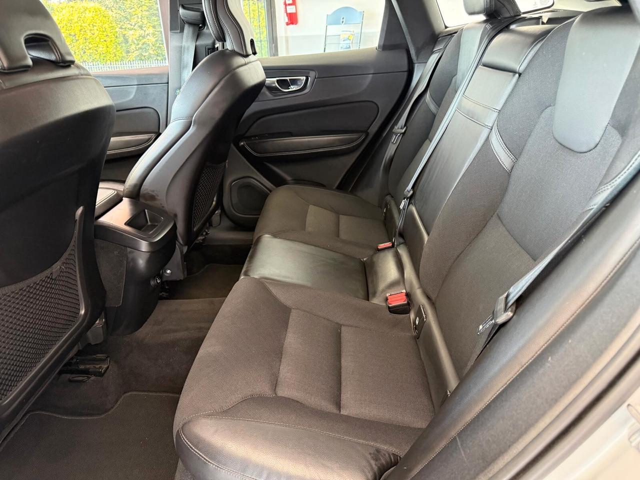 Volvo XC 60 XC60 B4 (d) AWD Geartronic Business Plus