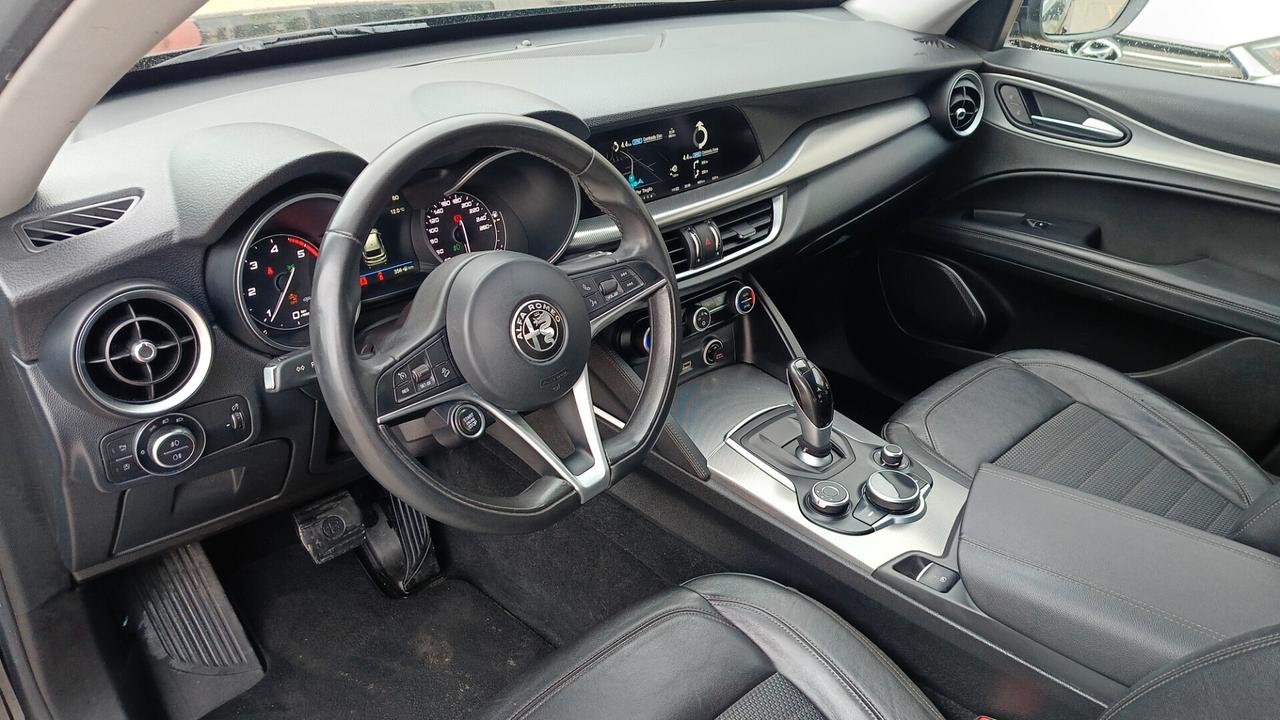 Alfa Romeo Stelvio 2.2 Turbodiesel 180 CV AT8 RWD Super