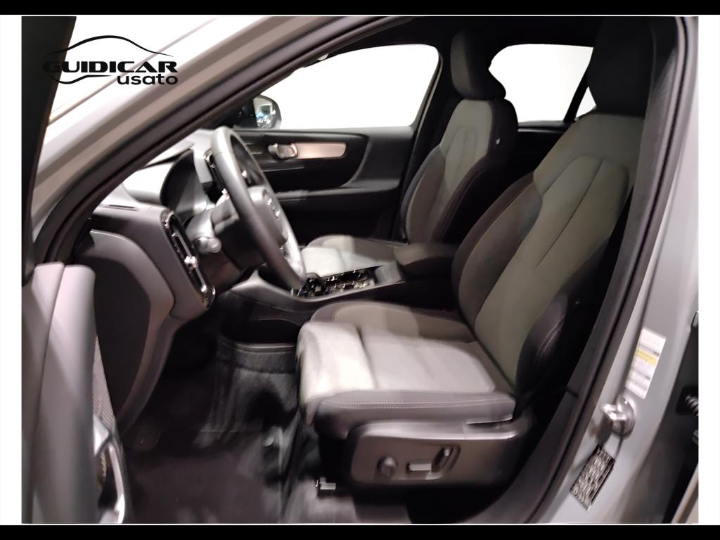 VOLVO XC40 2023 - XC40 2.0 b3 Plus Dark auto