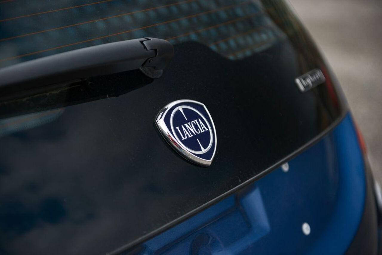 LANCIA Ypsilon III 2021 - Ypsilon 1.0 firefly hybrid Silver s&s 70cv