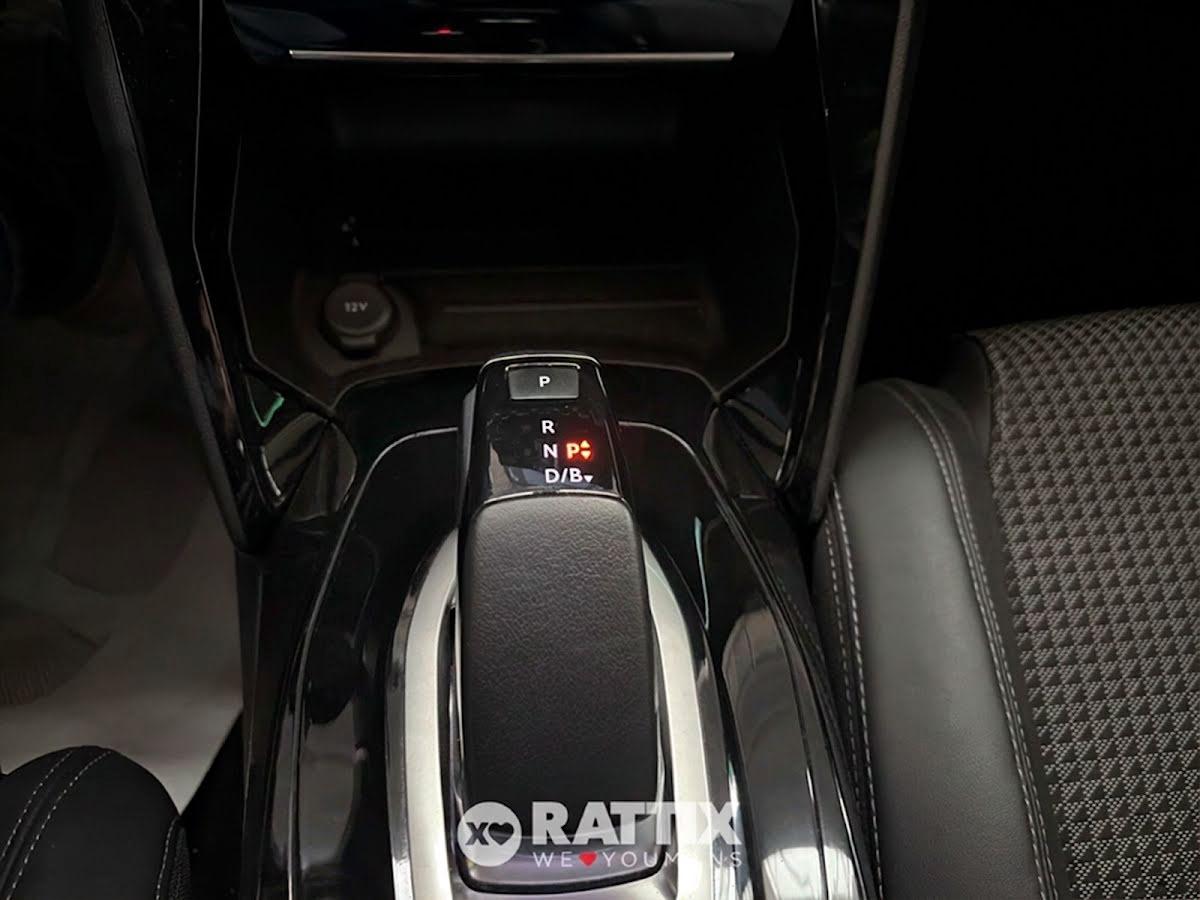 Peugeot e-2008 motore elettrico 100kW GT