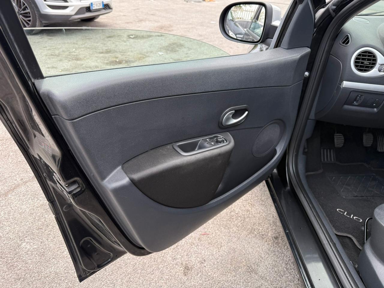 Renault Clio 1.2 SPORT 70MILAKM DA VETRINA