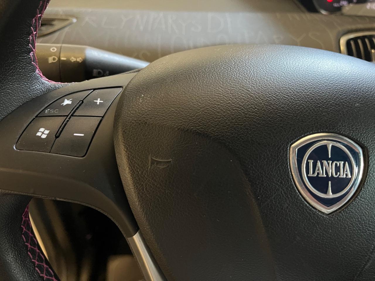 Lancia Ypsilon 1.2 69 CV 5 porte Elefantino