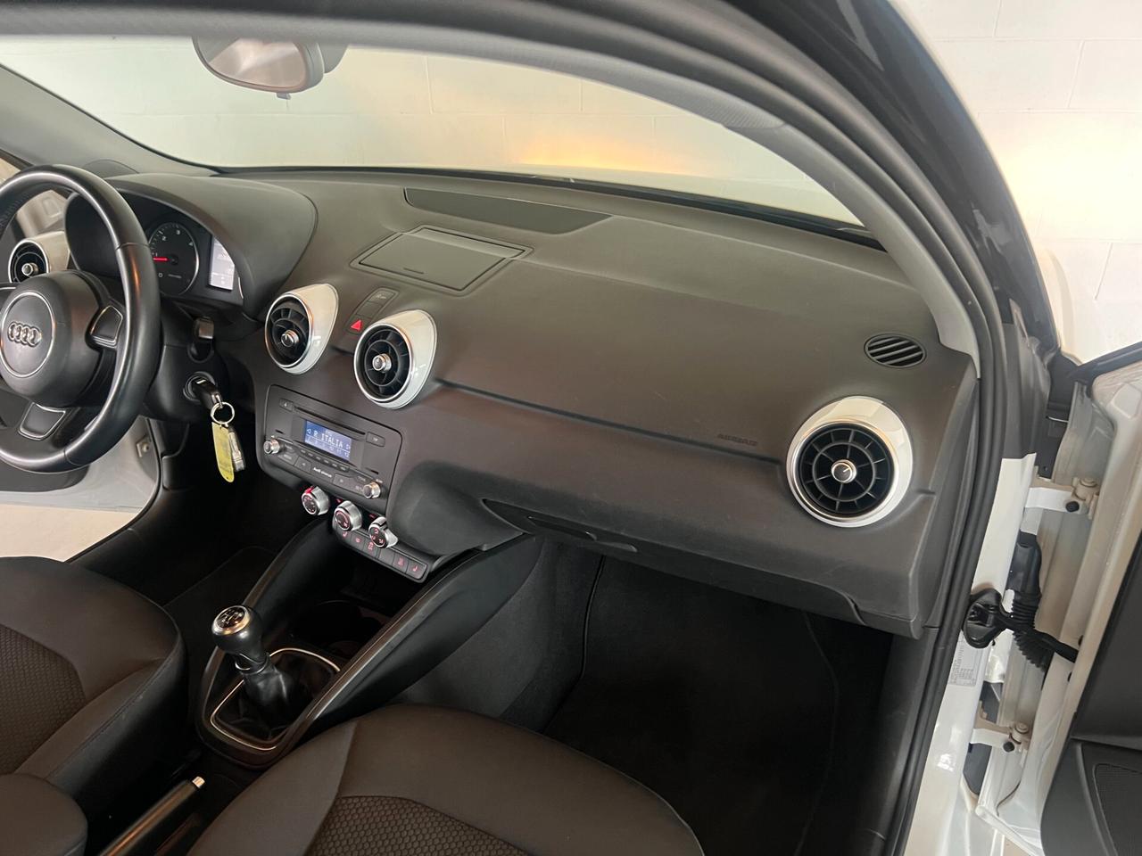 Audi A1 spb 1.6 tdi 90 cv S-LINE ESTERNO OK NEOPATENTATI