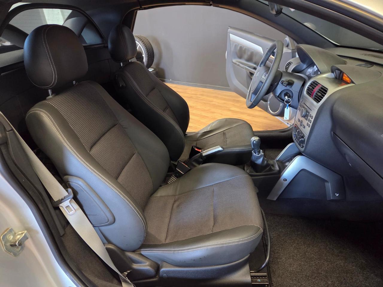 Opel Tigra TwinTop Tigra Twintop 1.3 cdti Enjoy