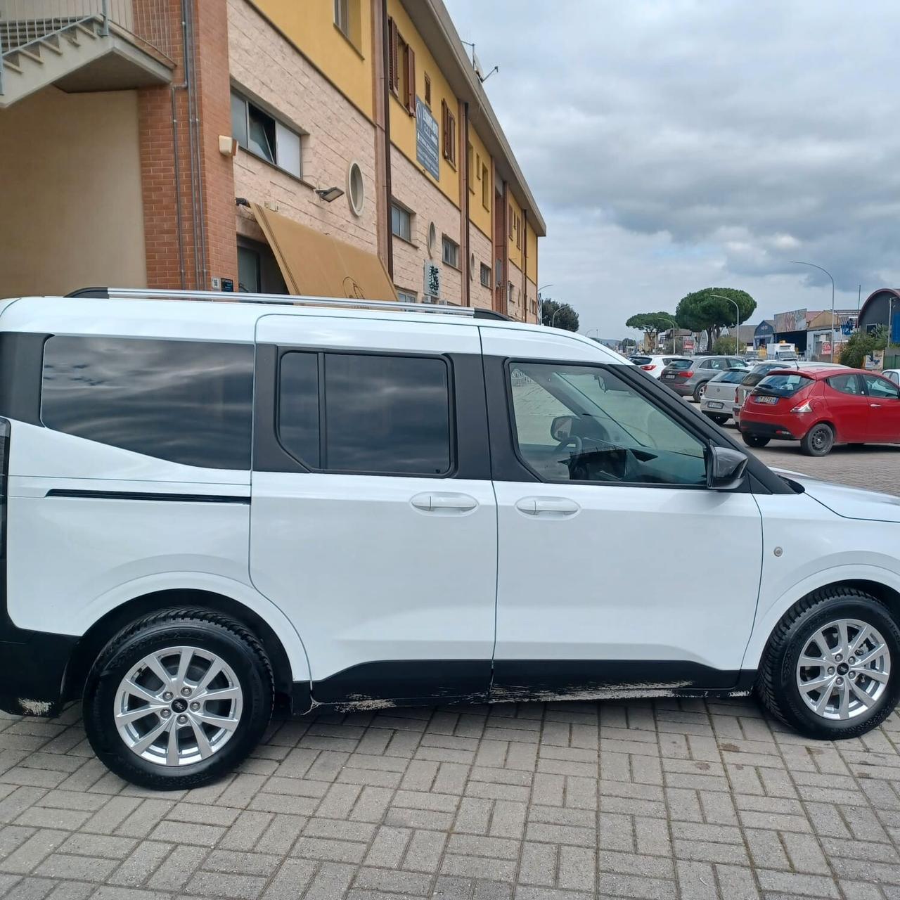 NUOVA 18000KM FORD TOURNEO 1.0 AUTOMATICO