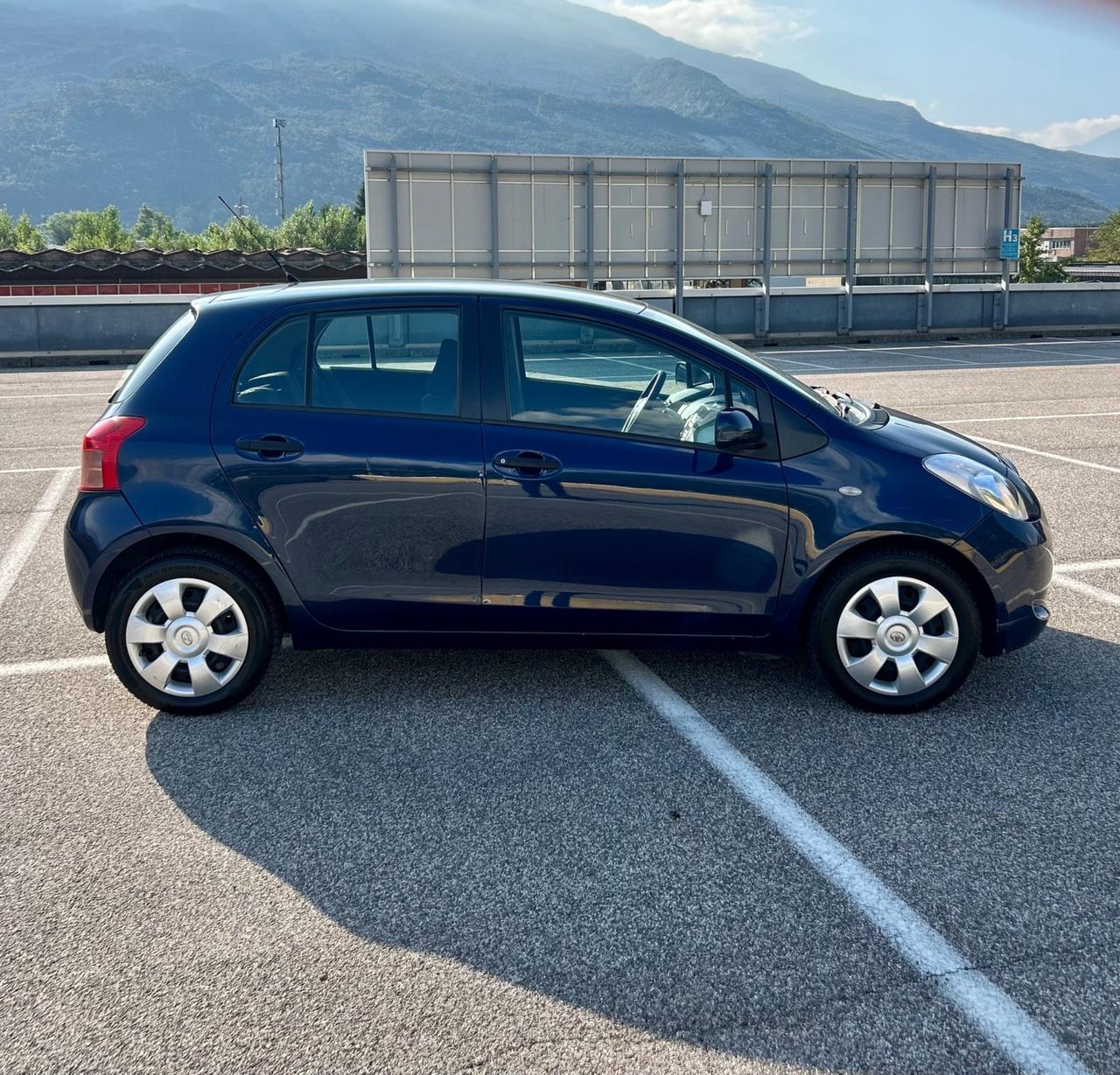 Toyota Yaris 1.3 5 porte Ed. Luna Neopatentati