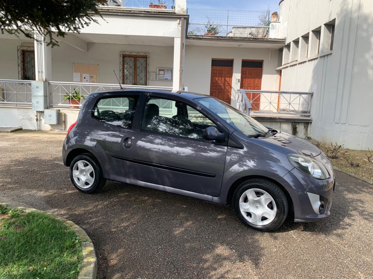 Utilitaria 1.2 benzina neopatentati