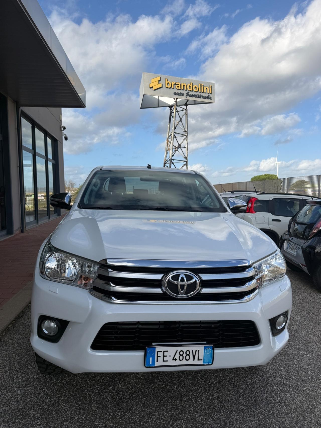 Toyota Hilux 2.4 D-4D 4WD Lounge my16"