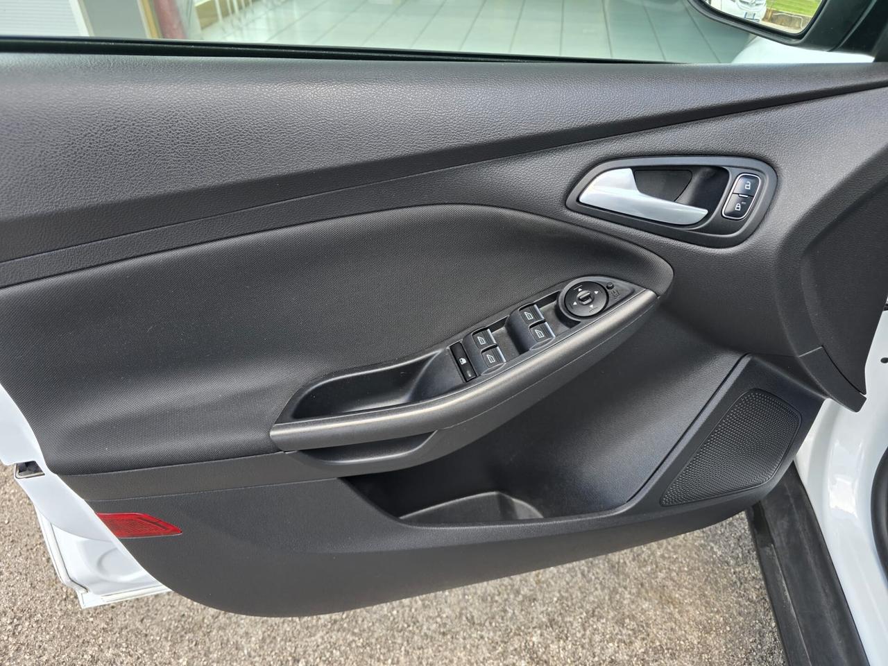 Ford Focus 1.5 TDCi 120 CV SW Titanium AUTOCARRO 4 POSTI