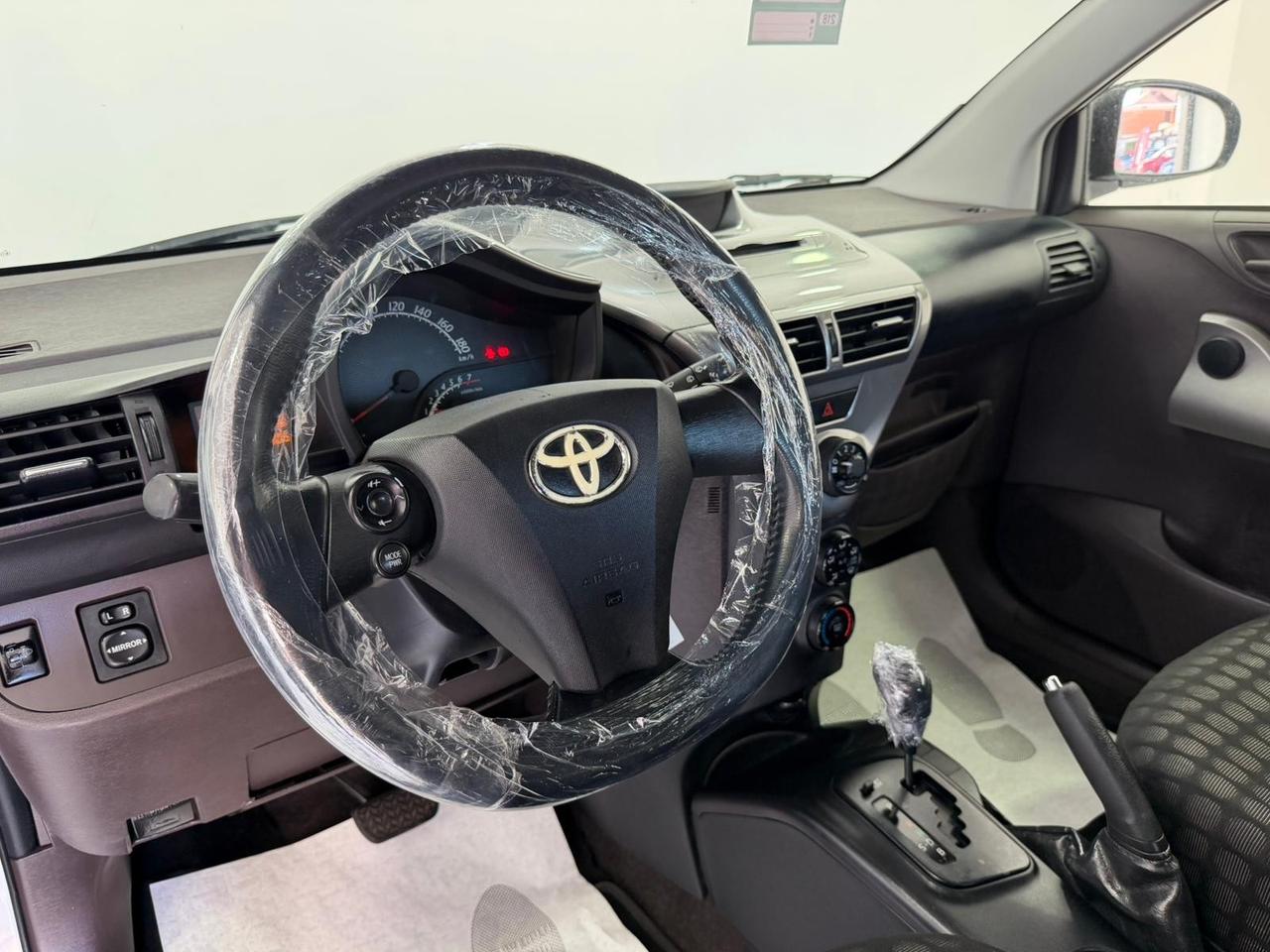 Toyota iQ 1.3 Executive-AUTOMATICA-2009