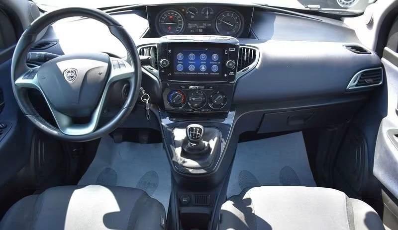 Lancia Ypsilon 1.0 FireFly 5 porte S&S Hybrid Gold