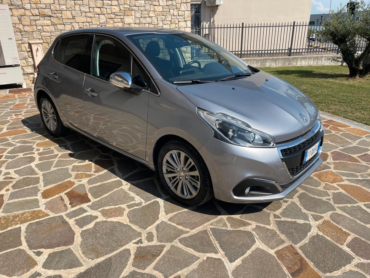 Peugeot 208 PureTech Turbo 110 EAT6 S&S 5 porte Allure