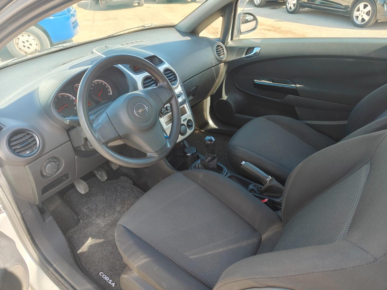 Opel Corsa 1.2 3p Club KM135000