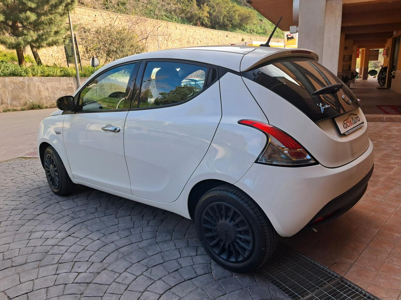 Lancia Ypsilon 1.0 FireFly 5 porte S&S Hybrid Ecochic Silver
