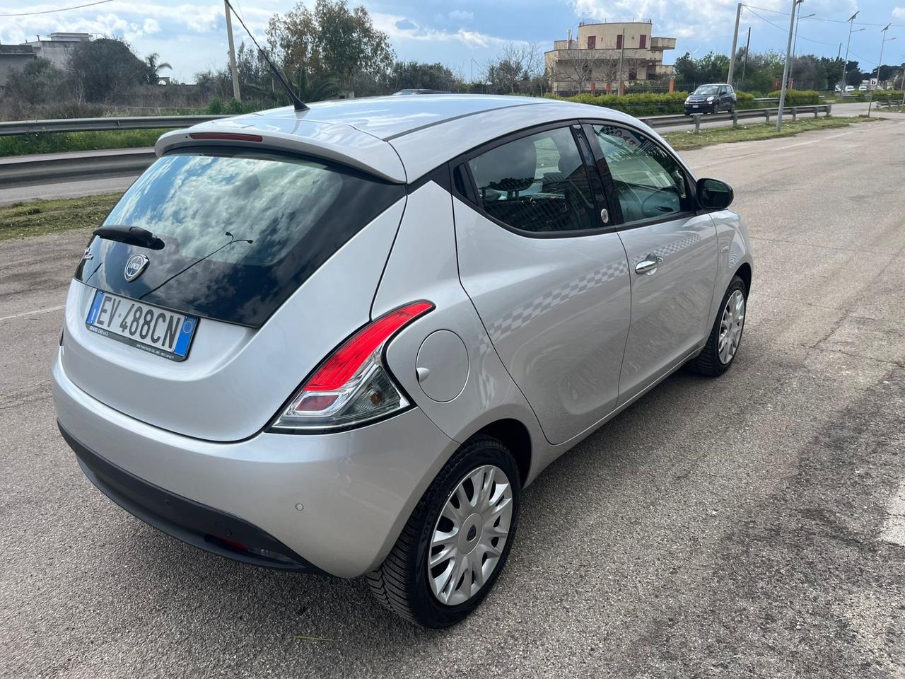 Lancia Ypsilon 1.2 5 porte GPL Gold Unipro 2014