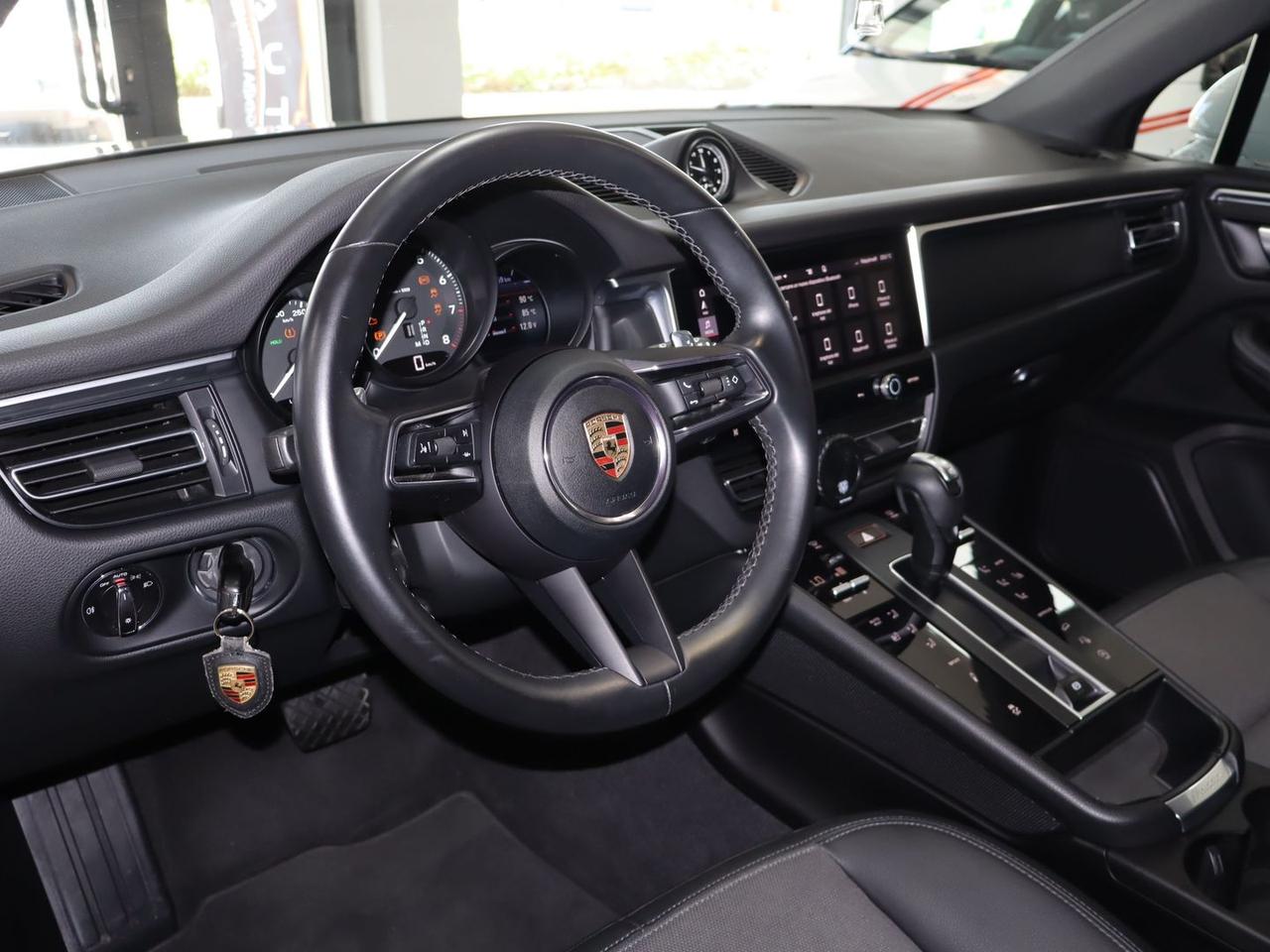 Porsche Macan 2.0 #11597