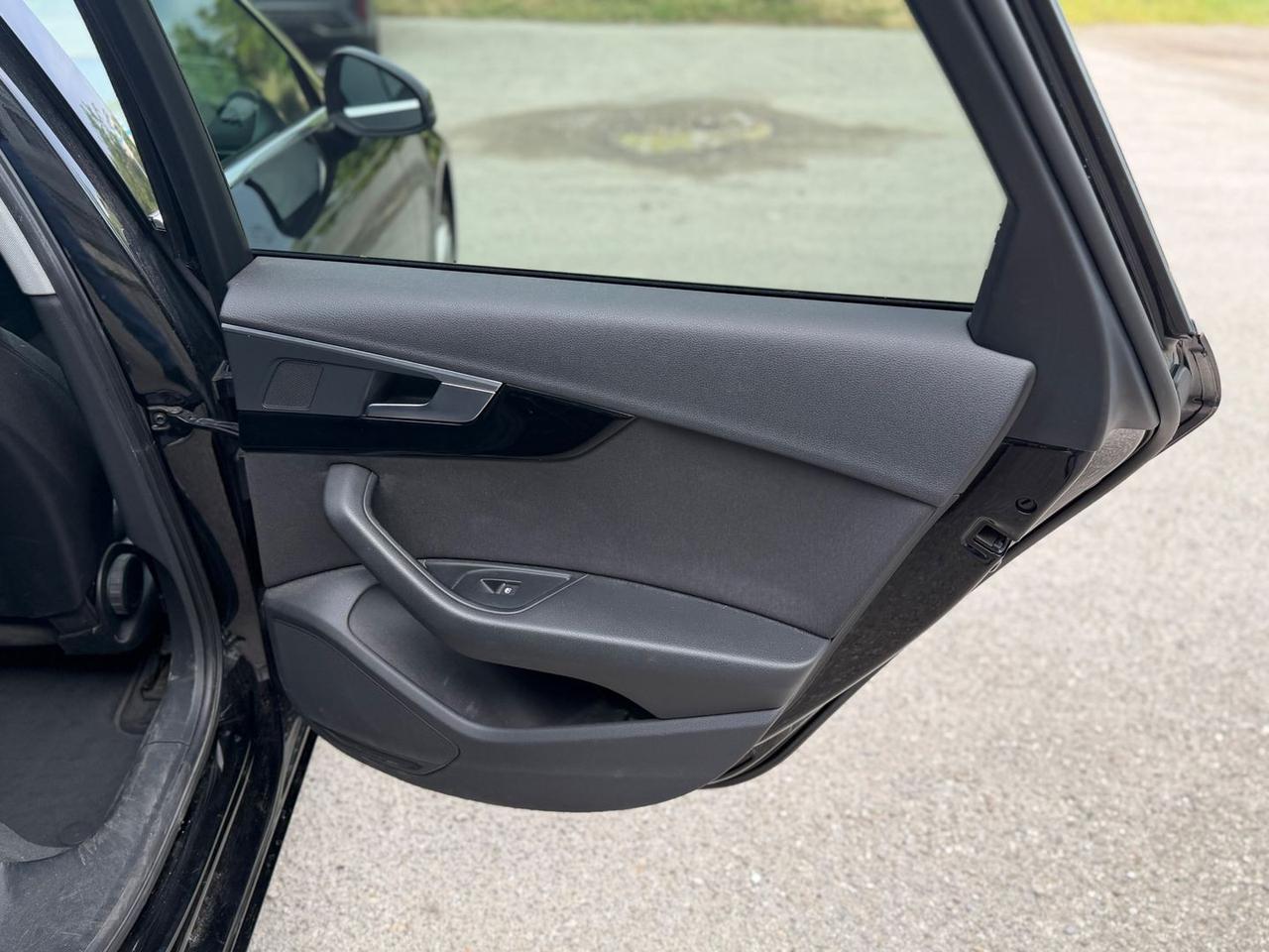 Audi A4 Business Sport 2.0 35 TDI #10742