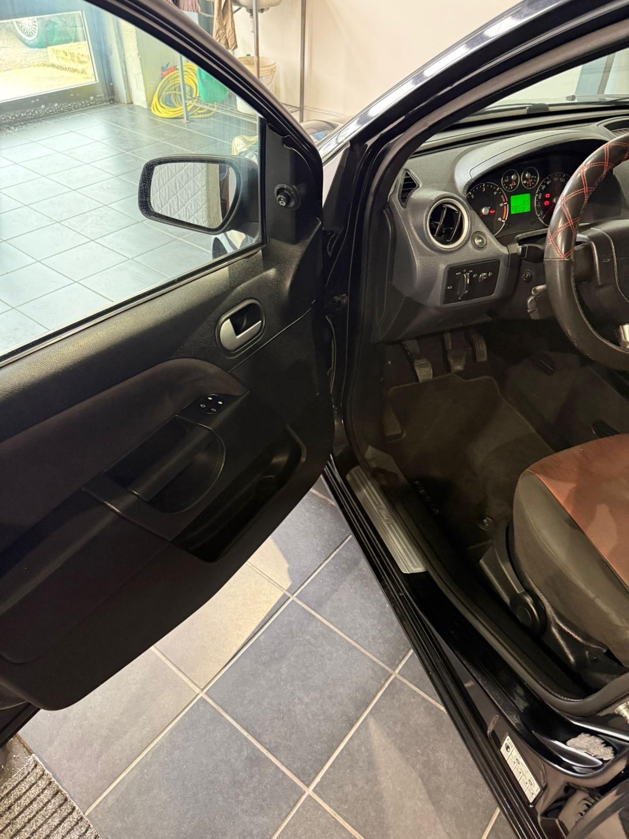 Ford Fiesta 1.4 TDCi -NEOPATENTATI