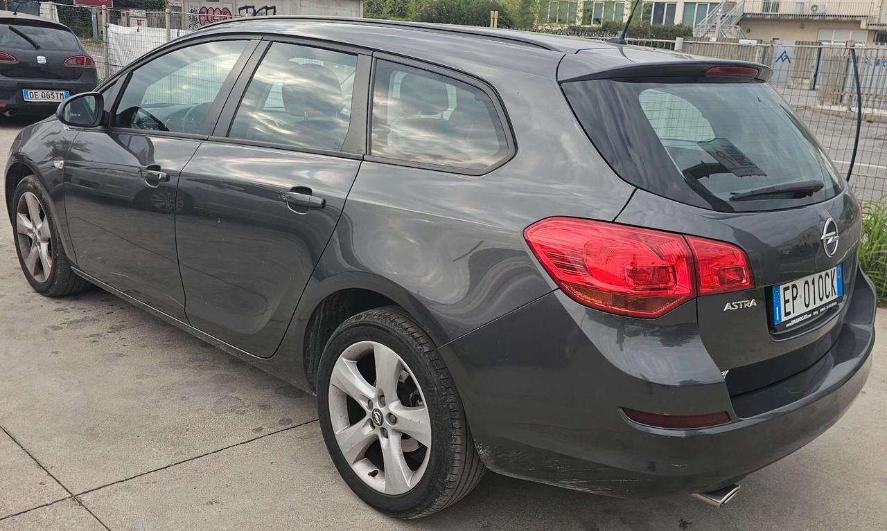 Opel Astra 1.4 Turbo 140CV Sports Tourer GPL Tech Cosmo