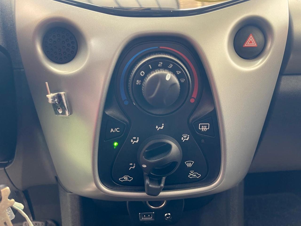 PEUGEOT 108 AUTOMATICA 1.0 BENZINA 70CV ALLURE TOP