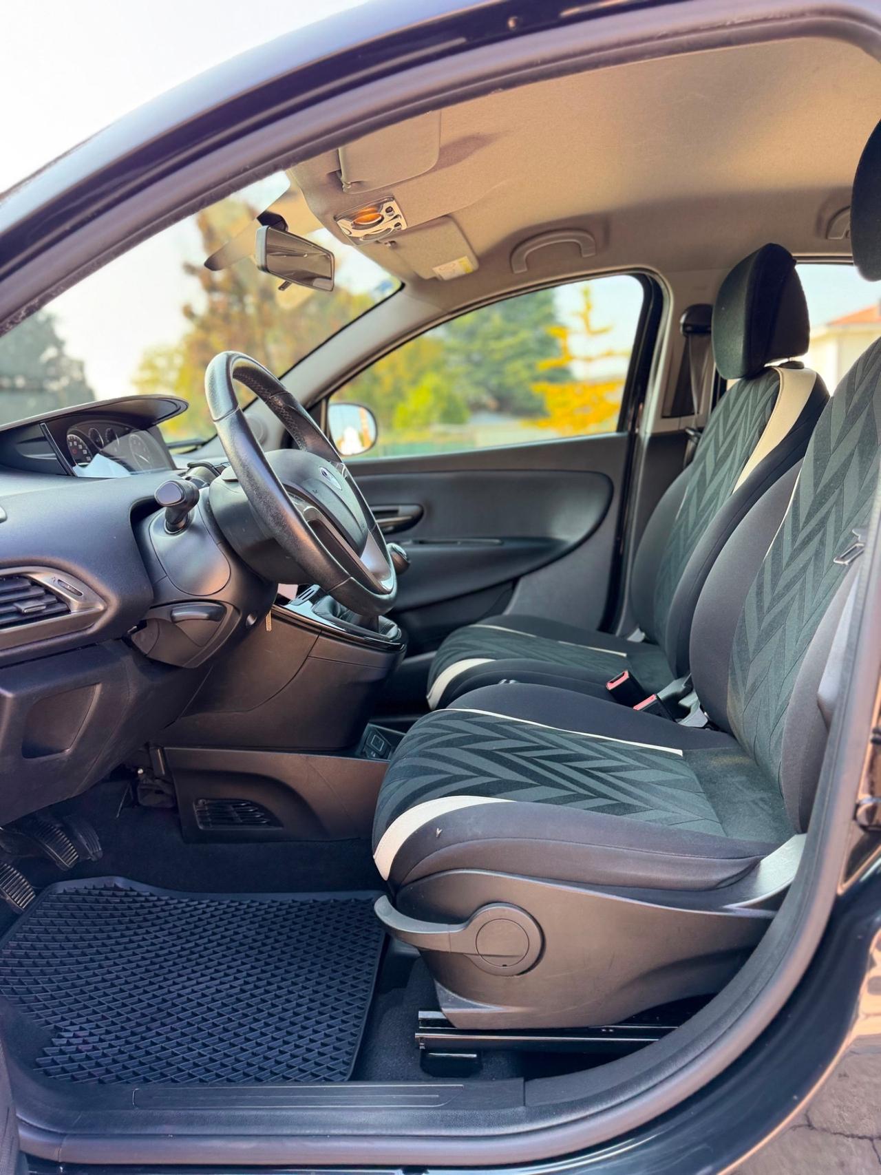 Lancia Ypsilon 1.2 69 CV 5 porte Platinum