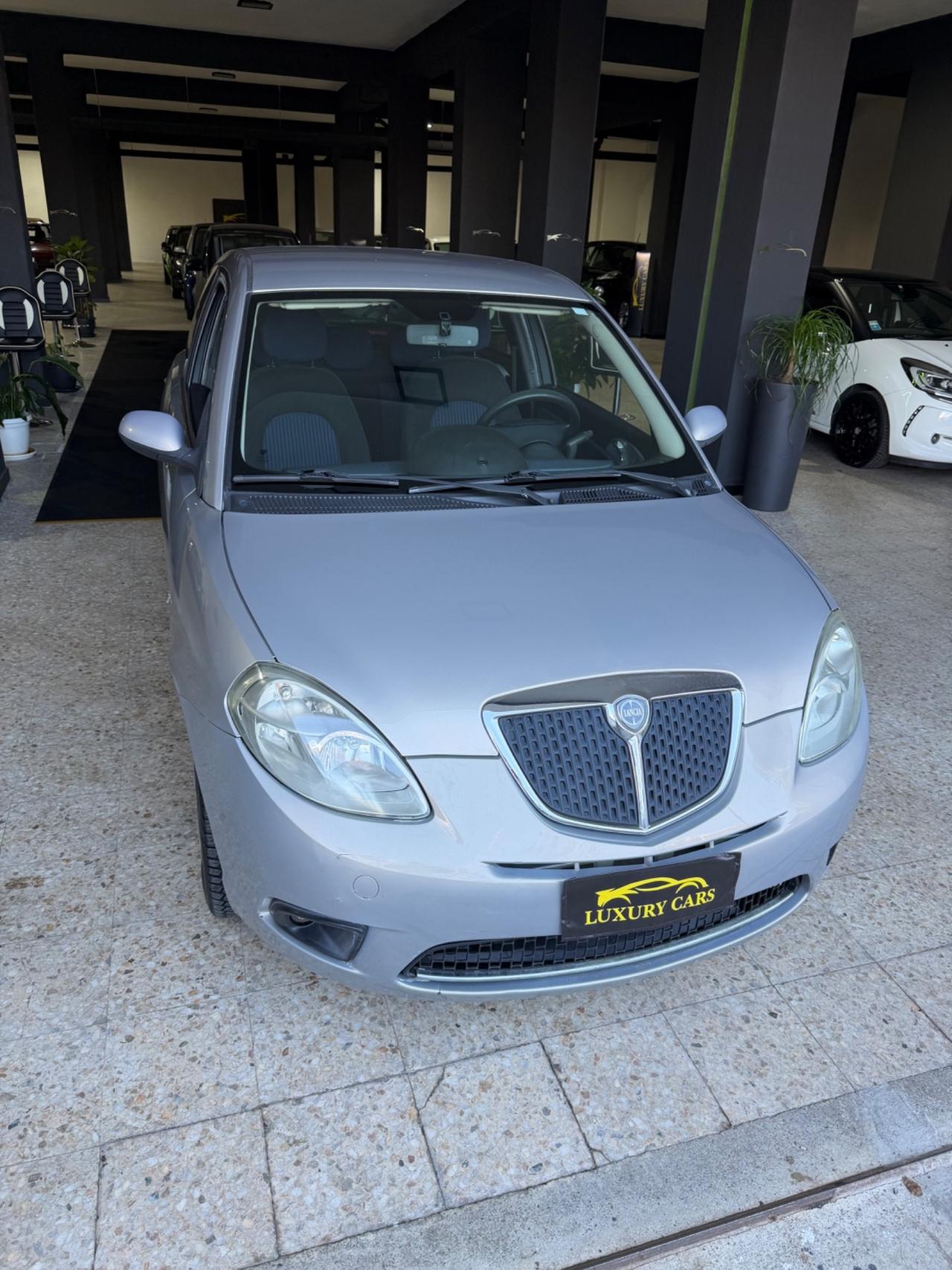 Lancia Ypsilon 1.3 MJT 75 CV Neopatentati