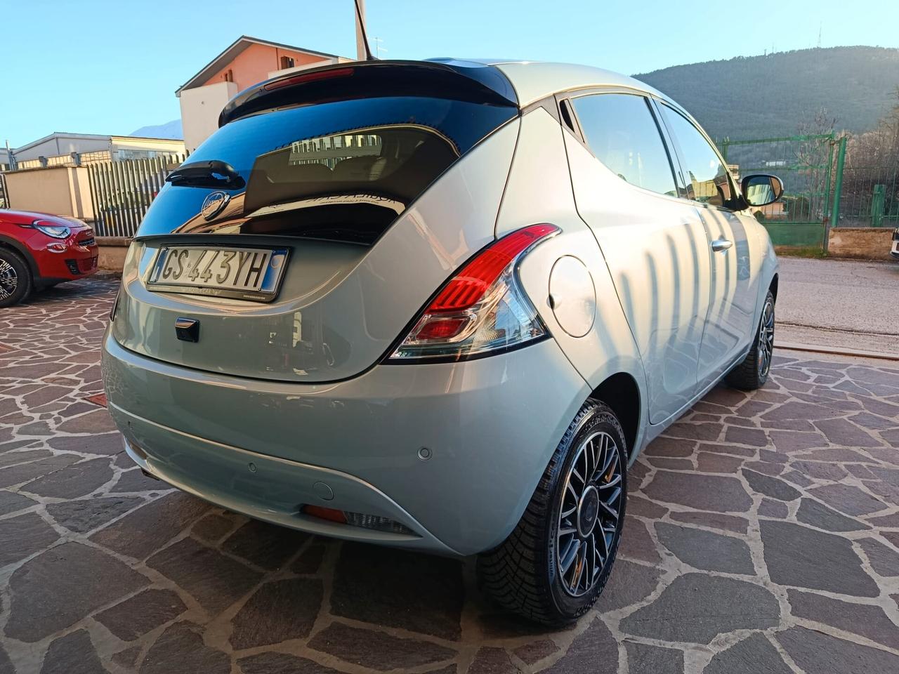 Lancia Ypsilon 1.0 FireFly 5 porte S&S Hybrid Platino