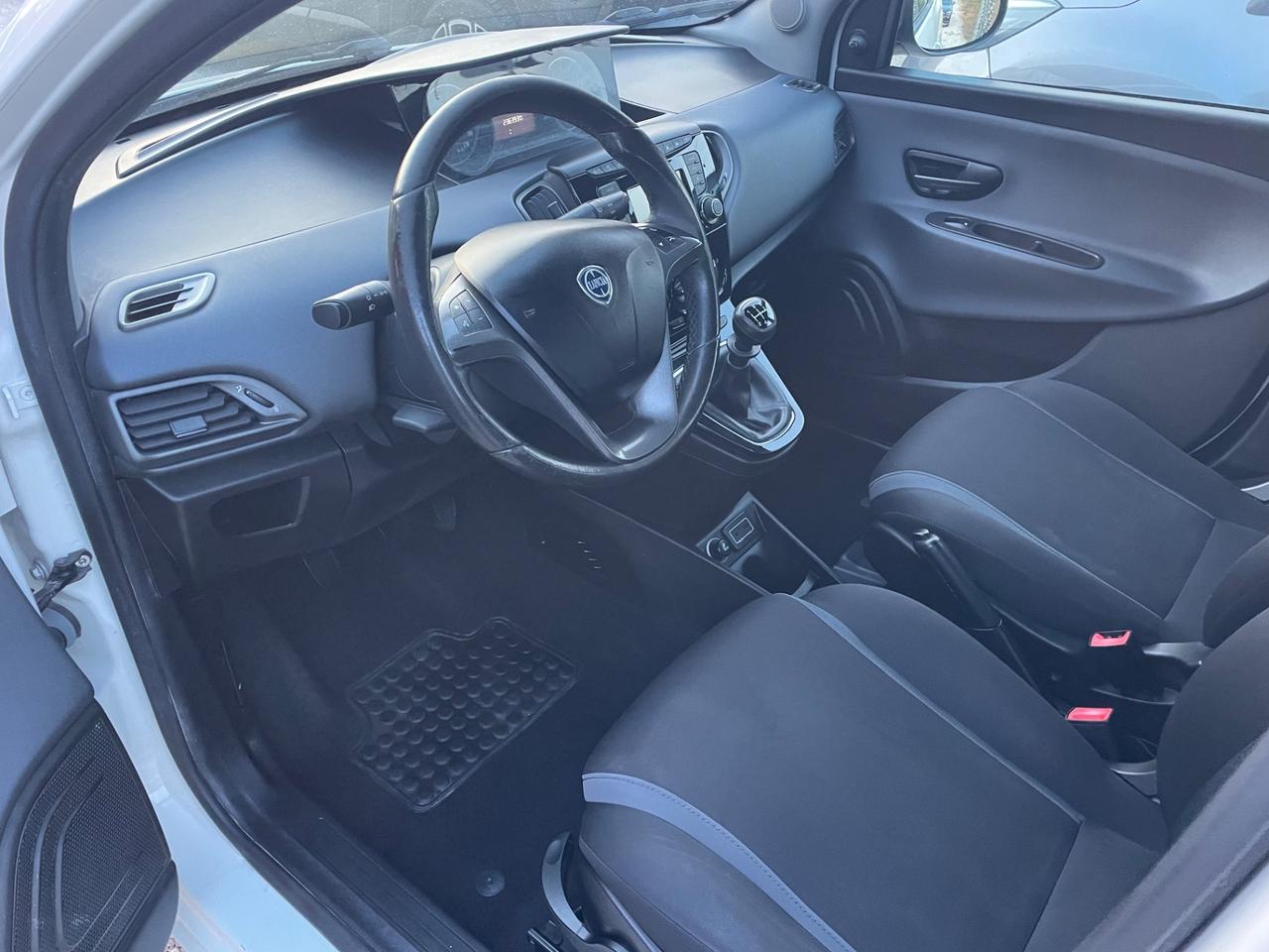 Lancia Ypsilon 1.2 69 CV 5 porte GPL Ecochic Silver