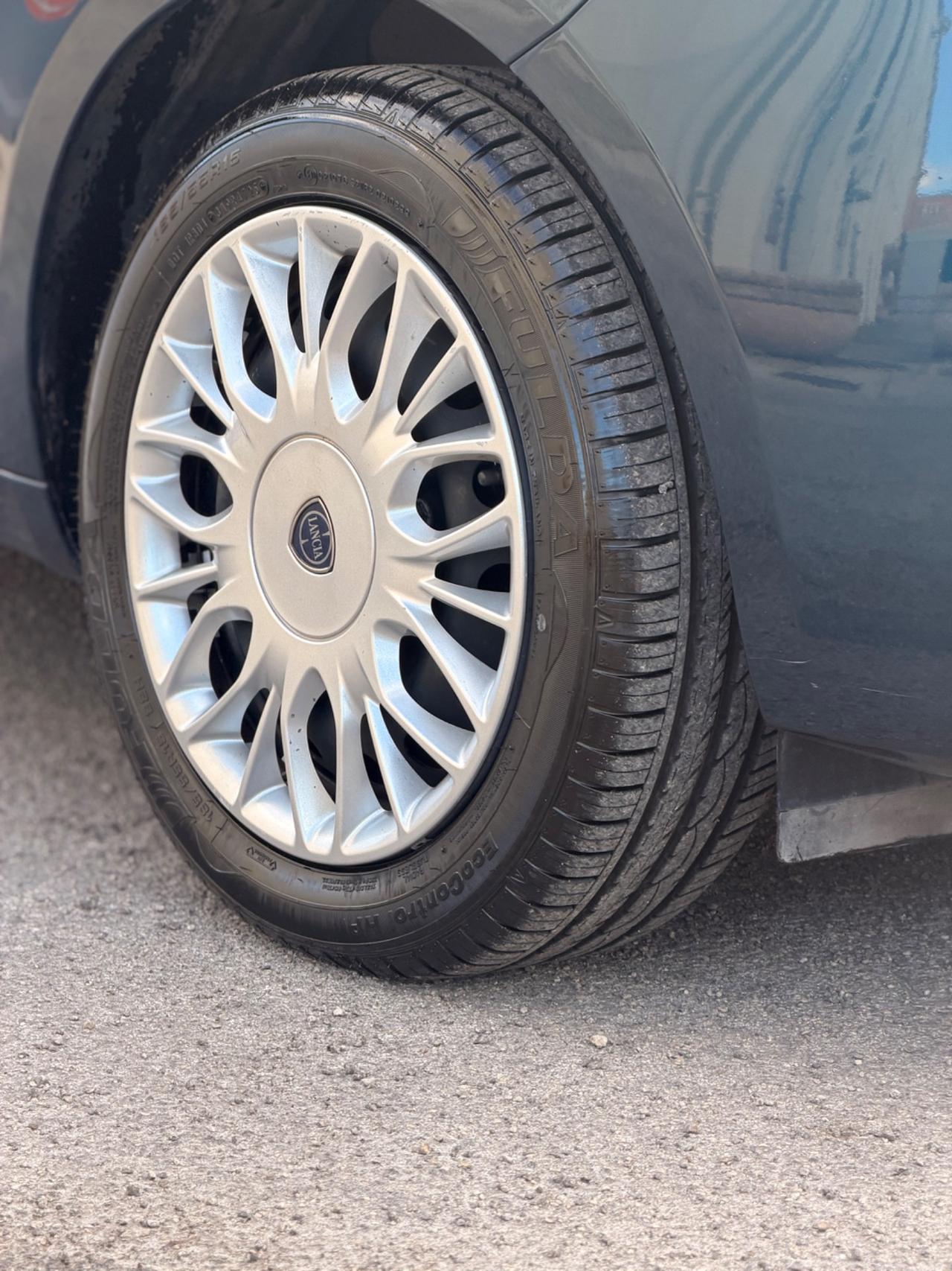 Lancia Ypsilon 1.2 69 CV 5 porte Platinum