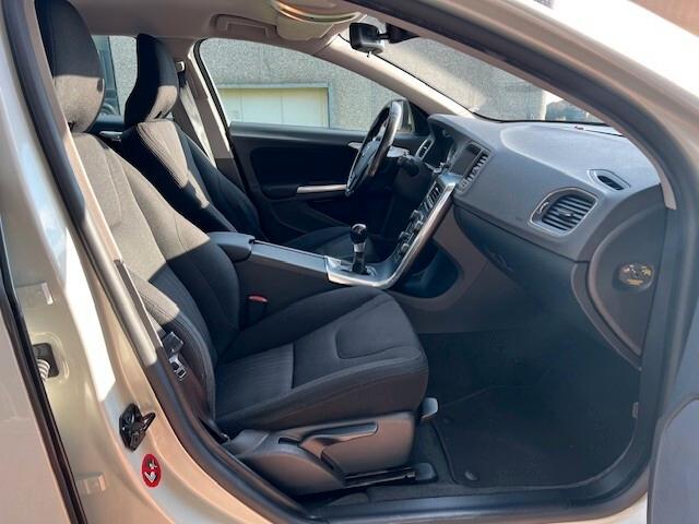 Volvo V60 I 2010 1.6 d2 (drive) Momentum
