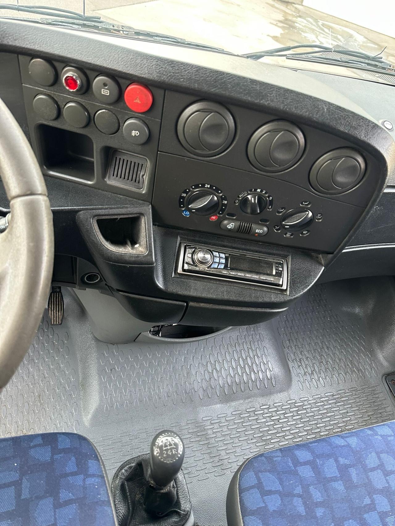 IVECO CON PEDANA IDRAULICA