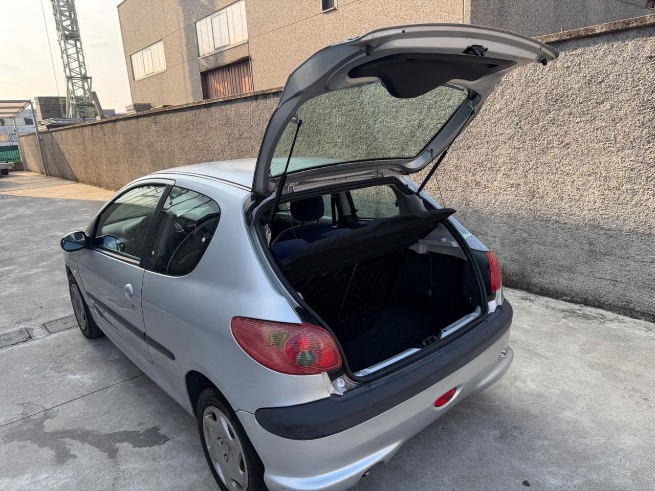 Peugeot 206 1.1 benzina clima neopatentati