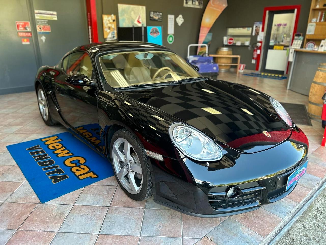 Porsche Cayman 2.7
