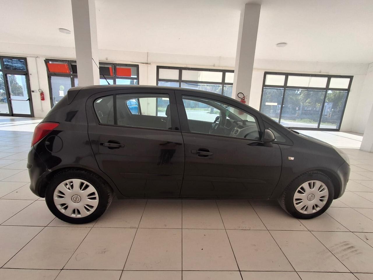 Opel Corsa 1.2 5 porte Cosmo