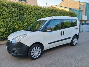 Opel Combo N1 5 posti GPL autocarro tua a € 164 mese