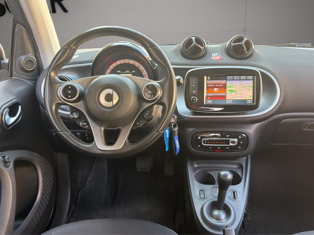 Smart forTwo 0.9 turbo Passion 90cv - Unico proprietario - Cerchi in lega - Luci Led - Tetto panoramico - Schermo Smart - Volante multifunzione - Sedili regolabili in altezza - Bracciolo centrale