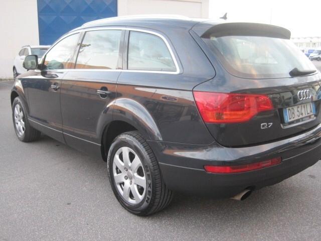 Audi Q7 3.0 V6 TDI 233CV quattro tiptronic